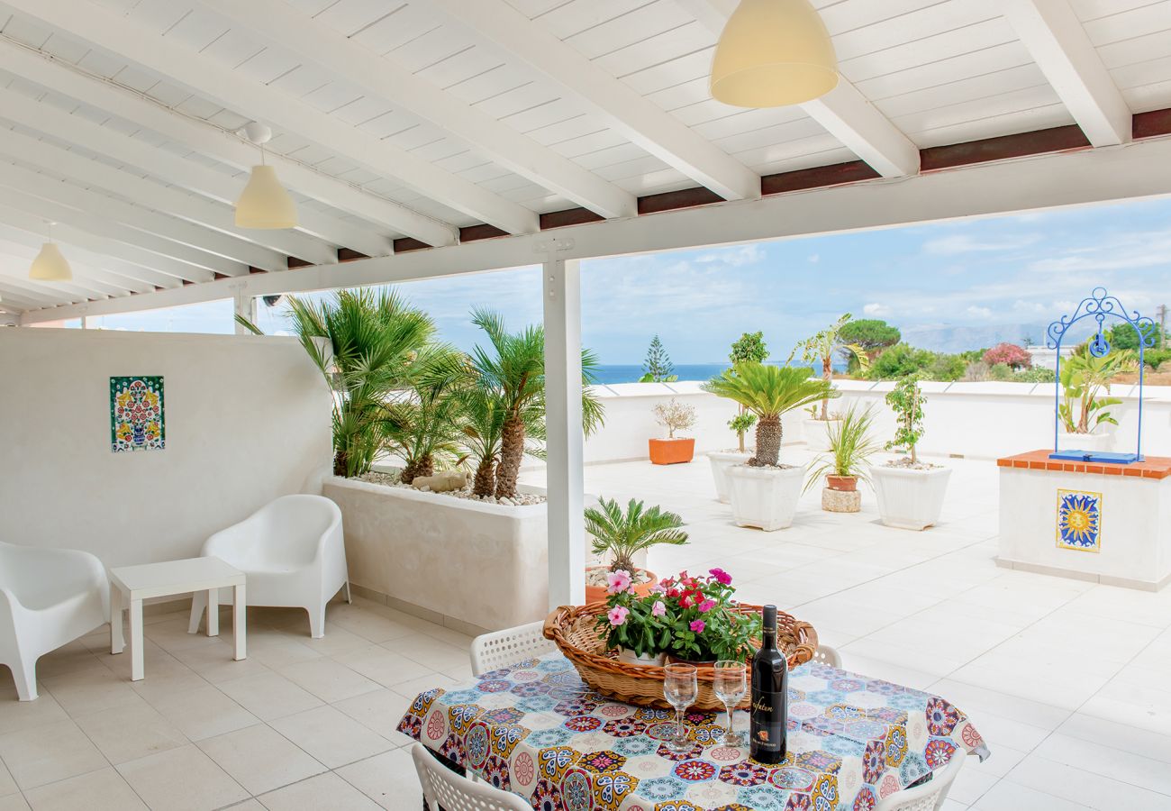 Alcamo Marina, veranda vista mare Alcamo Marina, veranda vista mare