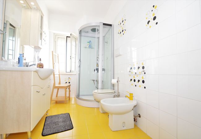 Alcamo, bagno con box doccia Alcamo, bagno con box doccia