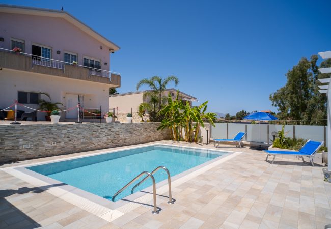 Villa a Alcamo - Villa Sweet Dream, 18 posti con piscina privata riscaldata Villa a Alcamo - Villa Sweet Dream, 18 posti con piscina privata riscaldata