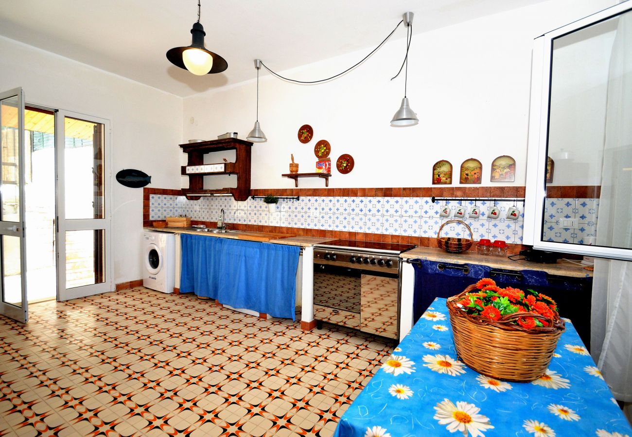 Scopello, ampia cucina Scopello, ampia cucina