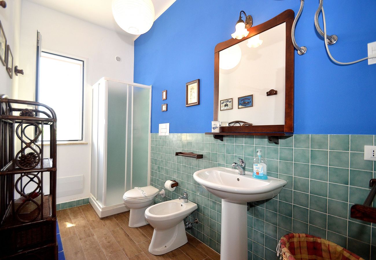 Scopello ,bagno con box doccia Scopello ,bagno con box doccia