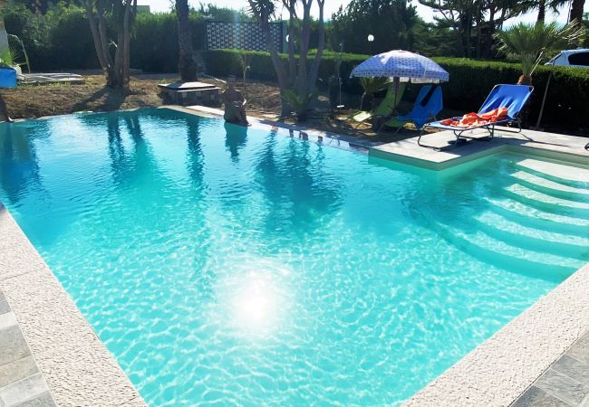 Villa a Partinico - Villa Lilium con piscina privata 5 camere 10 pax 3 bagni parcheggio