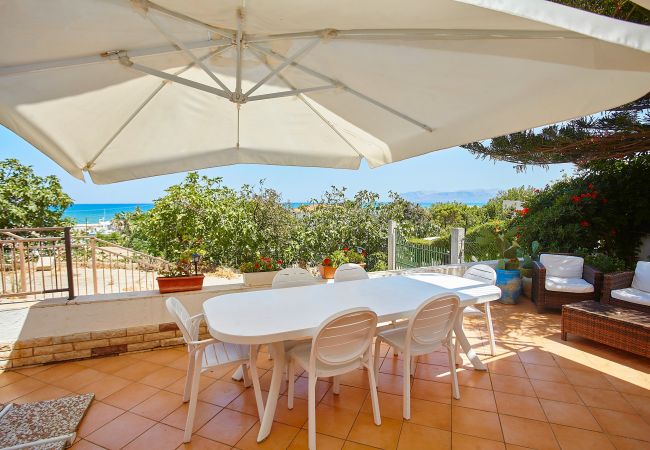 Villa a Castellammare del Golfo - Villa Azzurra a pochi passi dal mare Villa a Castellammare del Golfo - Villa Azzurra a pochi passi dal mare