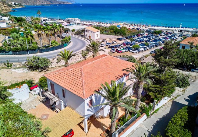 Villa a Castellammare del Golfo - Villa Azzurra a pochi passi dal mare Villa a Castellammare del Golfo - Villa Azzurra a pochi passi dal mare