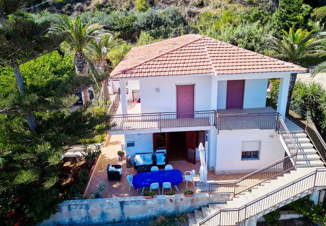 Villa a Castellammare del Golfo - Villa Azzurra a pochi passi dal mare Villa a Castellammare del Golfo - Villa Azzurra a pochi passi dal mare