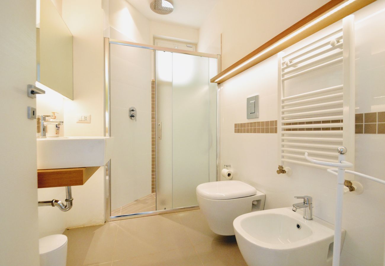 Alcamo Marina, bathroom with shower Alcamo Marina, bathroom with shower