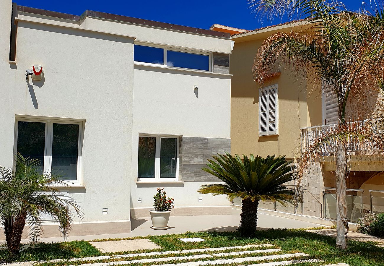 Alcamo Marina, detached villa with garden Alcamo Marina, detached villa with garden
