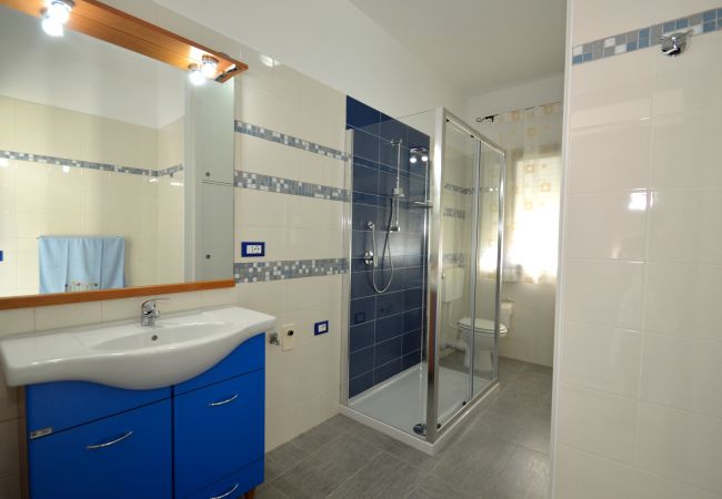 Alcamo Marina, bathroom with shower Alcamo Marina, bathroom with shower