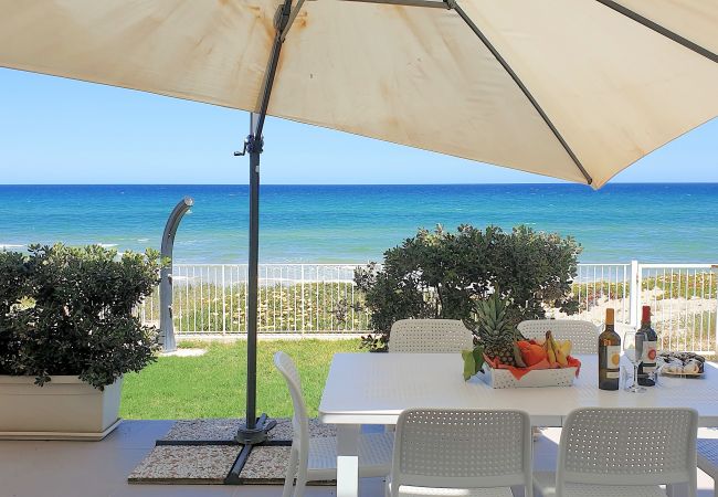 Villa à Alcamo Marina, avec jardin meublé Villa à Alcamo Marina, avec jardin meublé