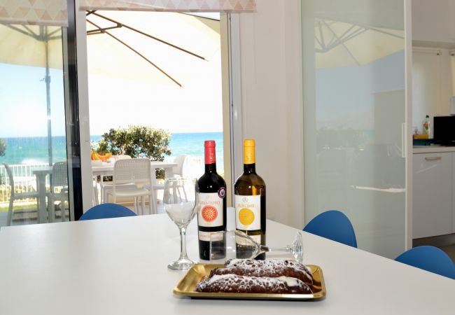 Alcamo Marina, salon avec vue sur la mer Alcamo Marina, salon avec vue sur la mer