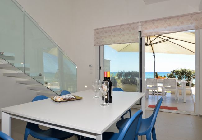 Alcamo Marina, salle à manger avec vue sur la mer Alcamo Marina, sale a manger avec vue sur la mer