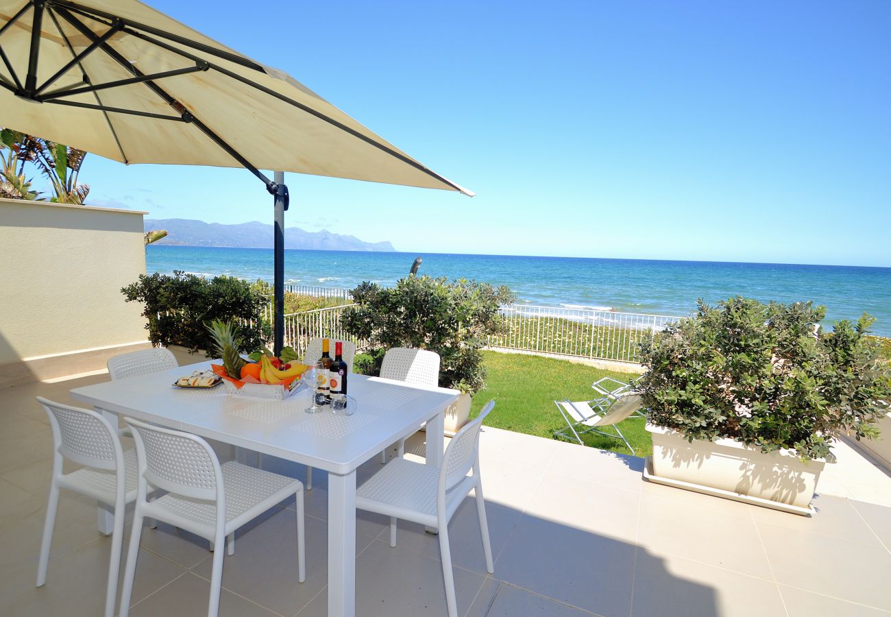 Villa à Alcamo Marina, avec jardin meublé Villa à Alcamo Marina, avec jardin meublé
