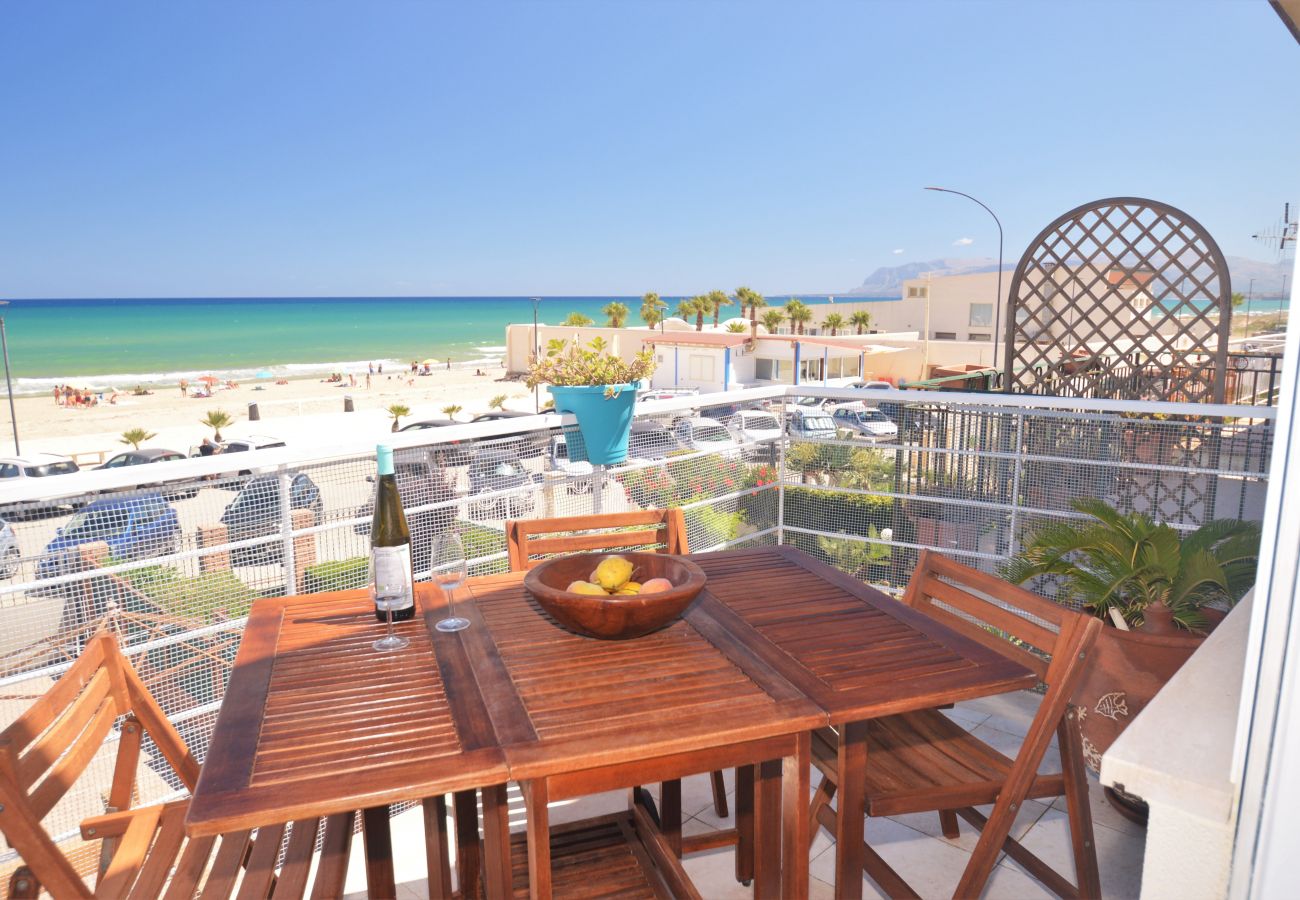 Alcamo Marina, balcon avec vue sur la mer Alcamo Marina, balcon avec vue sur la mer