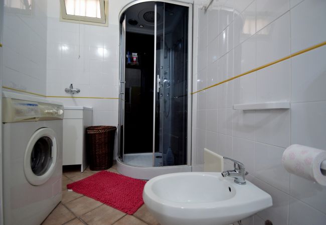 Alcamo Marina, salle de bain avec douche Alcamo Marina, salle de bain avec douche